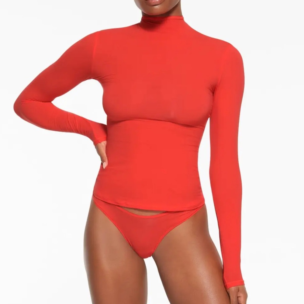 SKIMS NWT Fits Everyone Turtleneck in Poppy Long‎ Sleeve Top
